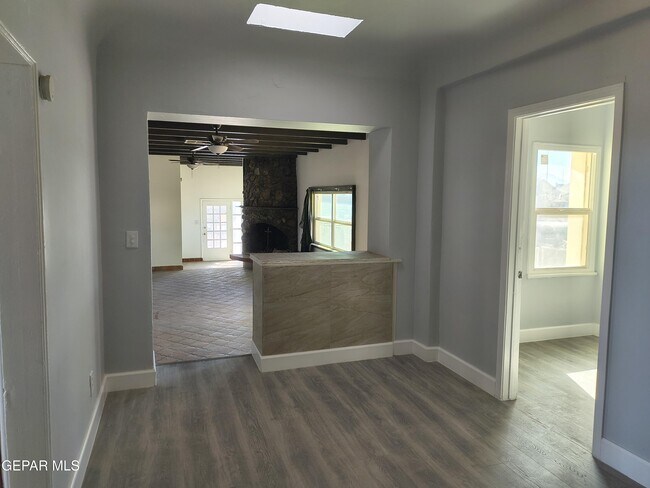 Building Photo - 714 N San Marcial St