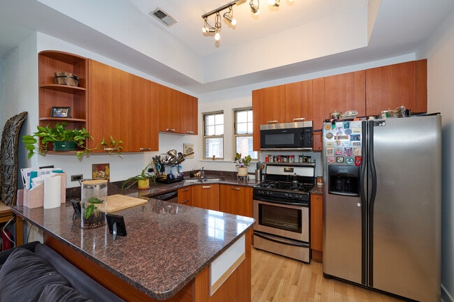 Building Photo - 5711 N Kimball Ave