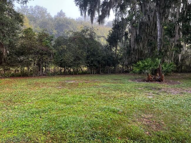 Building Photo - 3/2 with fenced in yard!