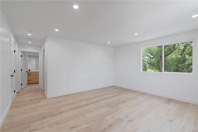 Building Photo - 7435 Ranchito Ave