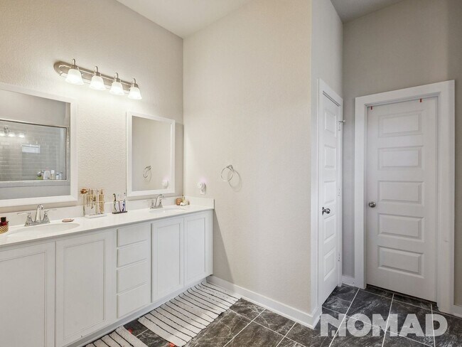 Building Photo - Updated 4-Bed, 3-Bath Home in Creekside – ...