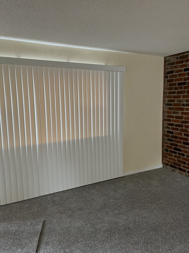 Building Photo - 824 Stonegate Ct