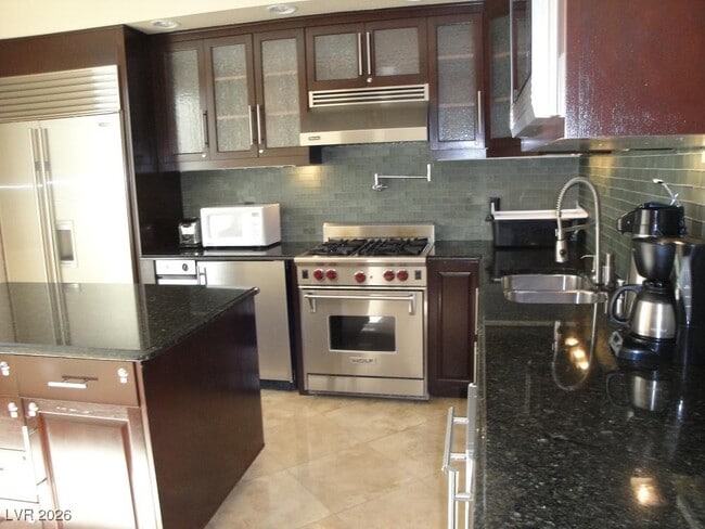 Building Photo - 220 E Flamingo Rd