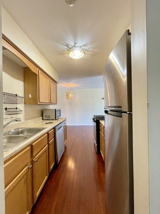 Building Photo - 49 W 66th St