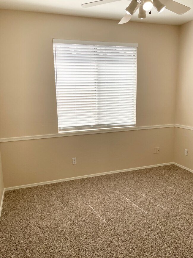 Building Photo - 4 Bedroom/2 Bath Single Level Home in Anthem! Close to freeway & TSMC Plant!