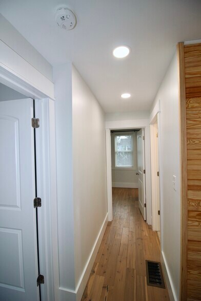 Building Photo - 6701 Buckingham Plz