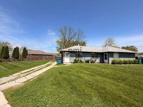Building Photo - 2913 Oakdale Ave
