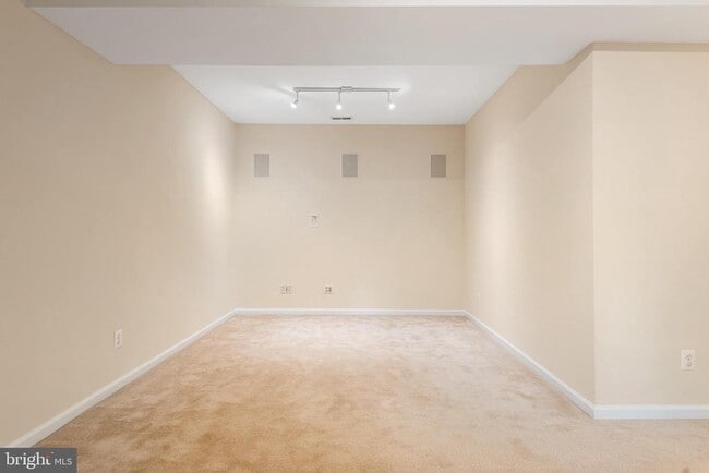 Building Photo - 2202 Sarah Woods Ct