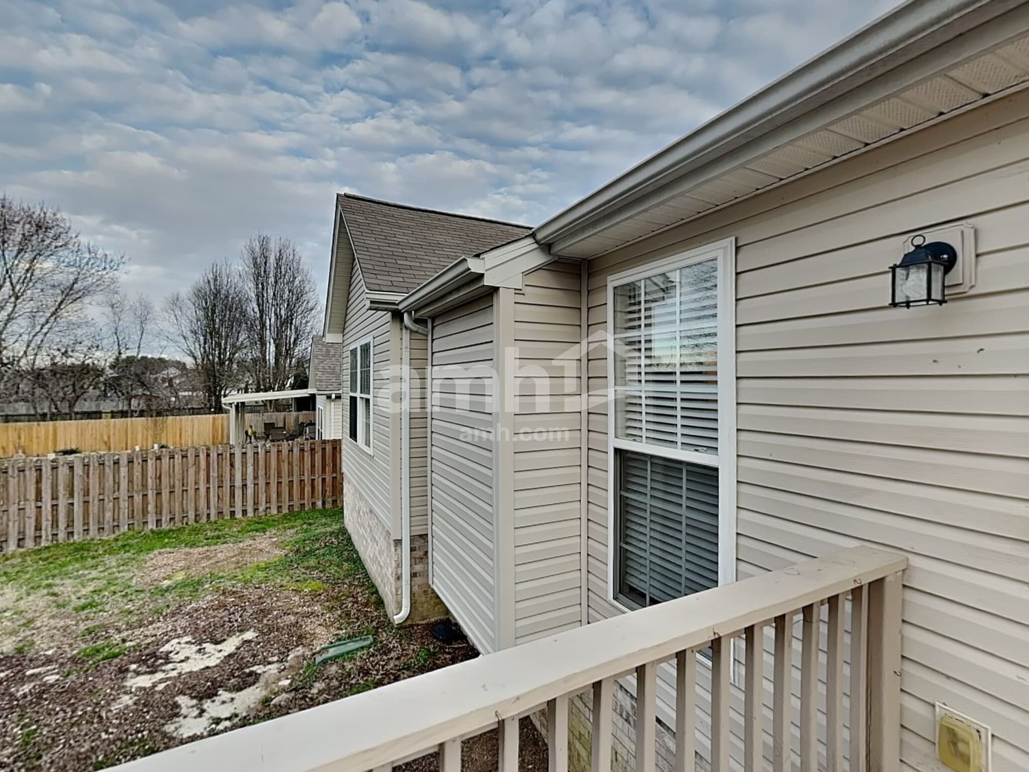 Building Photo - 419 Creekside Ln