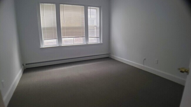 Building Photo - 25 Chester St