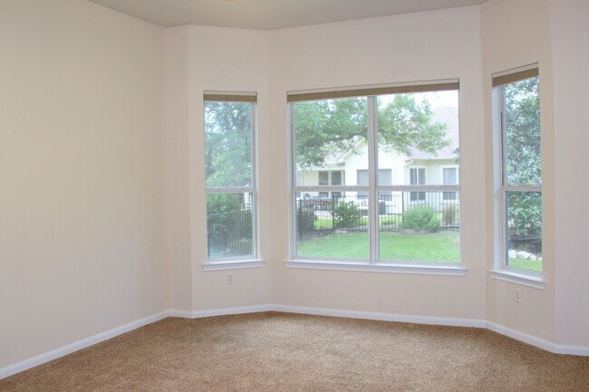 Building Photo - 103 Hill Country Dr