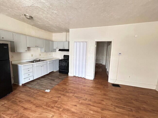 Building Photo - 4702 Bryant Ave