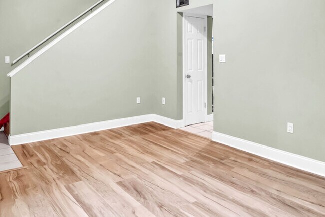 Building Photo - Cute 2 Bedroom 2 Bathroom Townhome For Rent!