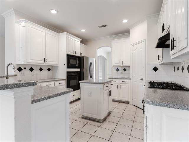 Building Photo - 5601 Glenview Ln