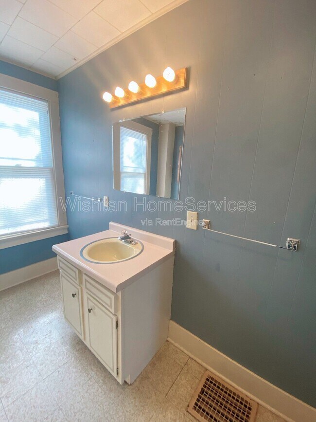 Building Photo - 209 Chandler Blvd