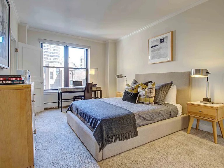 Building Photo - 208 E Chestnut St