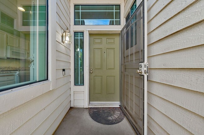 Building Photo - Charming 3-Bed Home in Prime Folsom Locati...