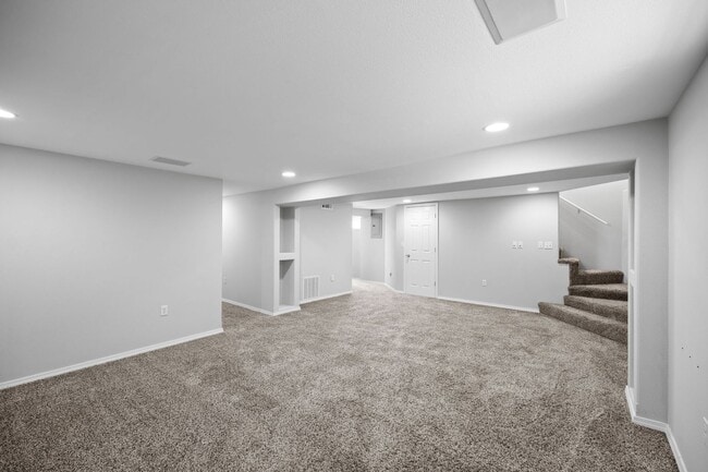 Building Photo - 5 Bedroom Northeast Spokane Home! - Availa...