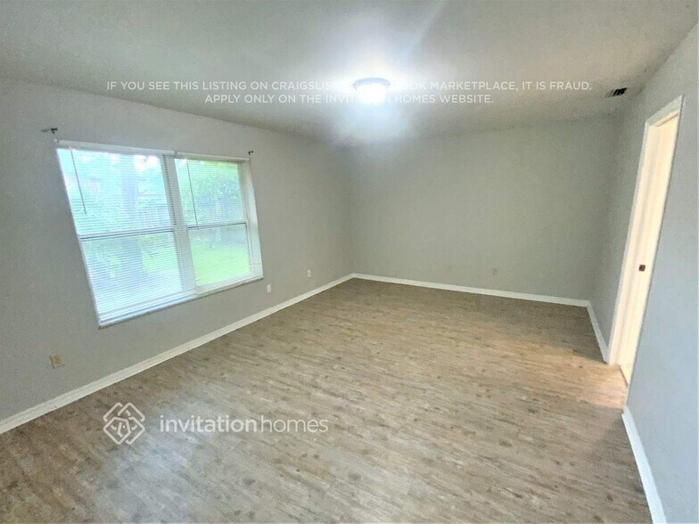 Building Photo - 11666 Wellington Way