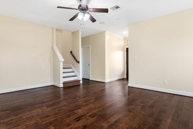 Building Photo - 328 Country Crossing Cir