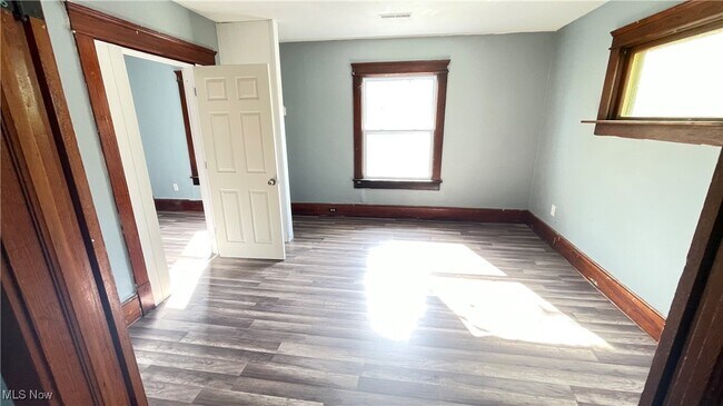 Building Photo - 4322 Bush Ave