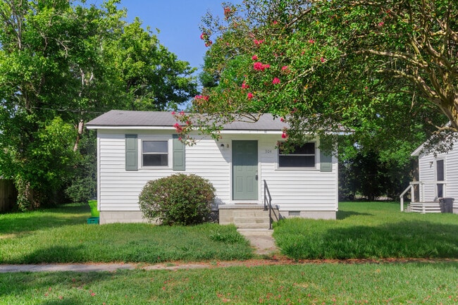 Primary Photo - 304 B St
