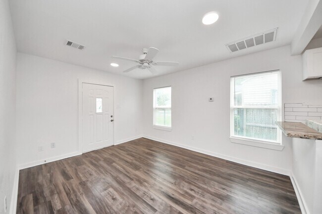 Building Photo - 233 N Carolina St