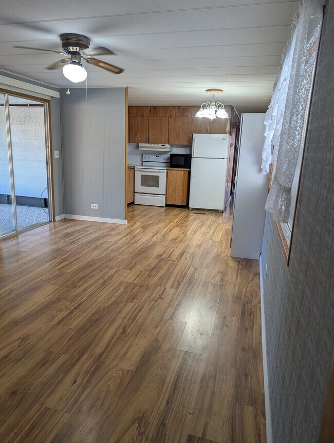 Building Photo - 74 Lone Pine Ave