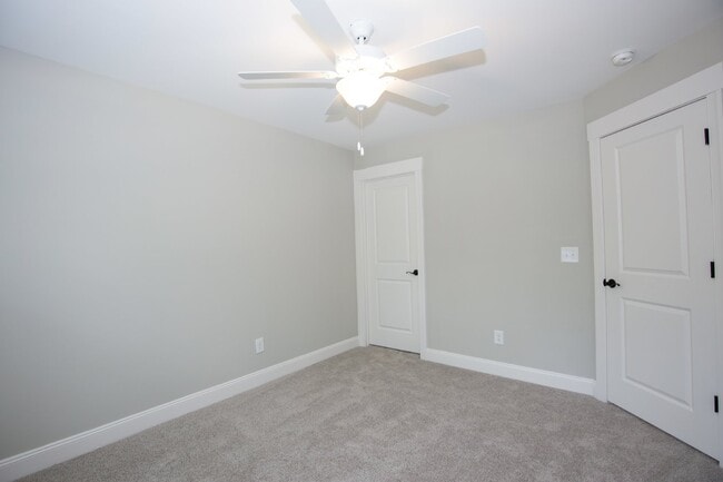 Building Photo - "Luxurious 3-Bed Townhouse with Granite Countertops on Juniper Lake Road!"