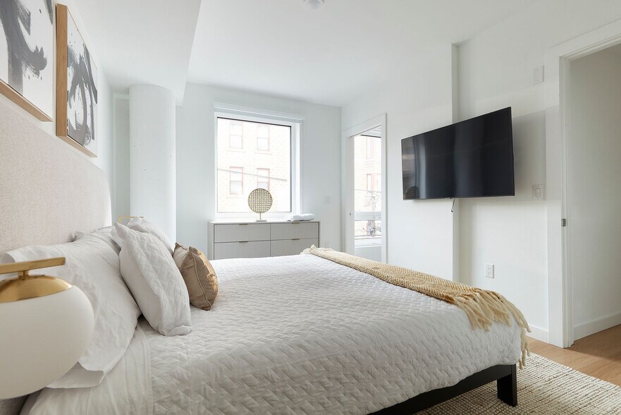 Building Photo - 1b Marshall Dr