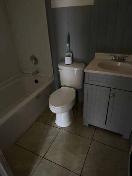 Building Photo - 1346 Summers St