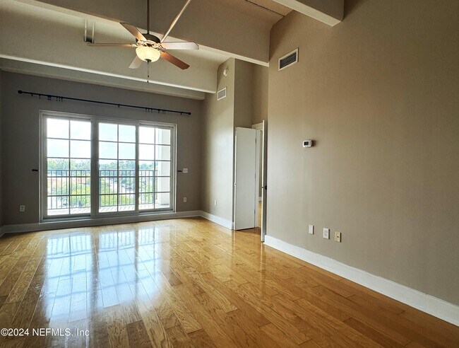 Building Photo - 1661 Riverside Ave