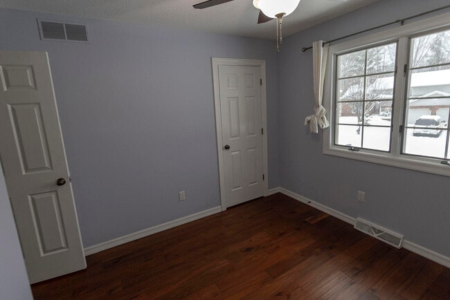 Building Photo - 4500 W Bridgewood Dr