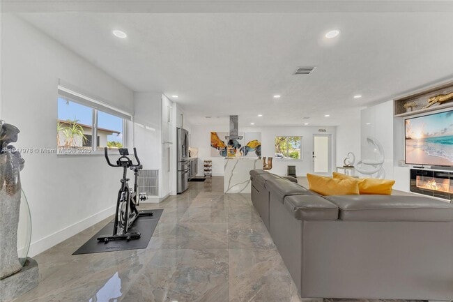 Building Photo - 9530 Jamaica Dr