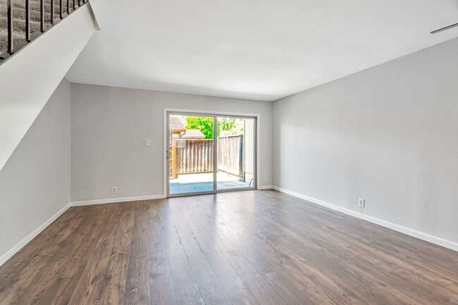 Building Photo - 2 Story Townhome
