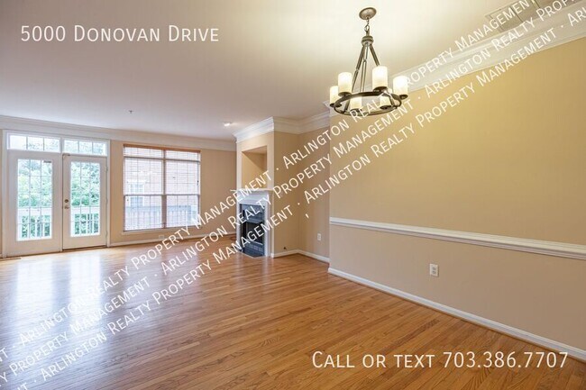 Building Photo - 5000 Donovan Dr