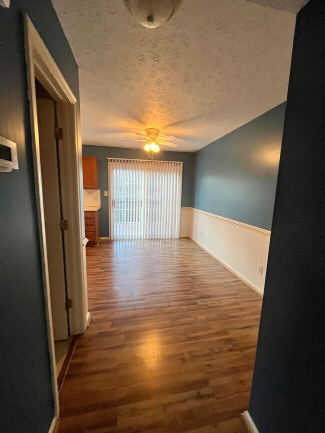 Building Photo - Gorgeous townhouse located near cornerston...