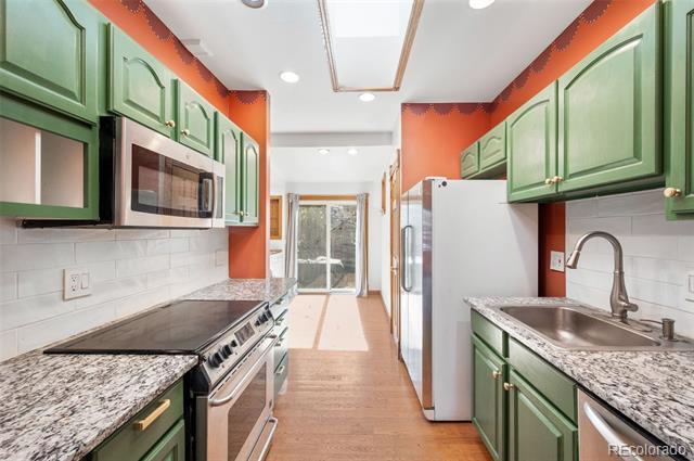 Building Photo - 326 E Dakota Ave