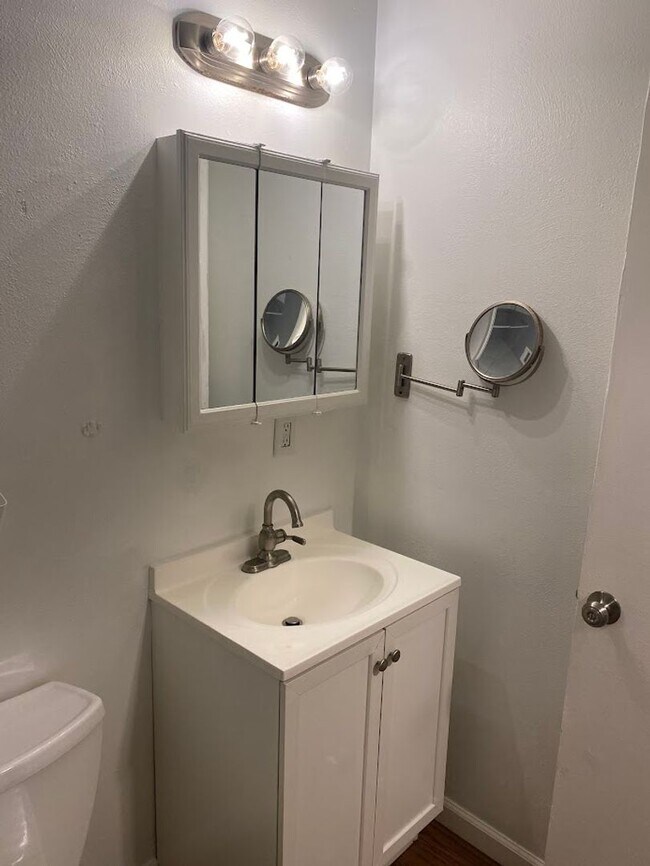Building Photo - One Bedroom One Bath in Clifton Heights