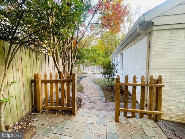 Building Photo - 8614 Ridge Rd