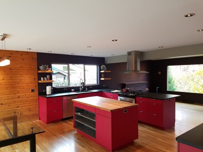 Building Photo - WINTER SPECIAL: Beautiful Hidden Gem Modern Custom Home in Great Salem Neighborhood!