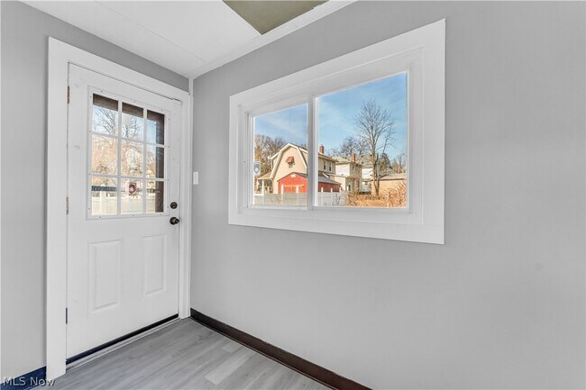 Building Photo - 516 Whitney Ave