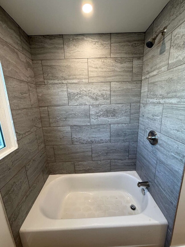 Building Photo - Fully Remodeled 1 Bed + 1 Bath Upstairs Unit + In-Unit Laundry + AC