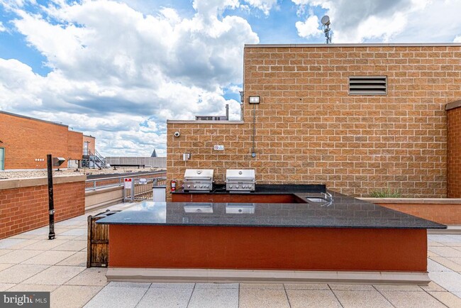 Building Photo - 631 D St NW
