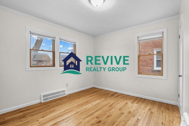 Building Photo - 9725 Fox Ave