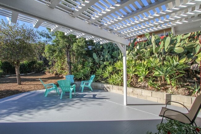 Building Photo - 1643 Peacock Blvd