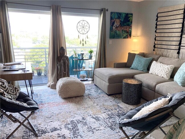 Building Photo - 2900 NE 30th St