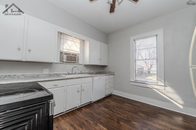 Building Photo - 603 E 4th St