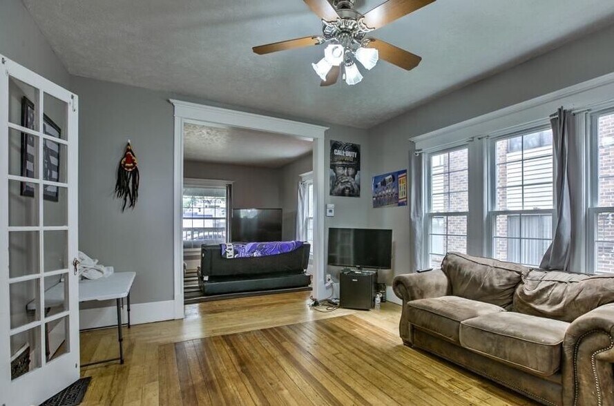 Building Photo - 4821 Walker Ave