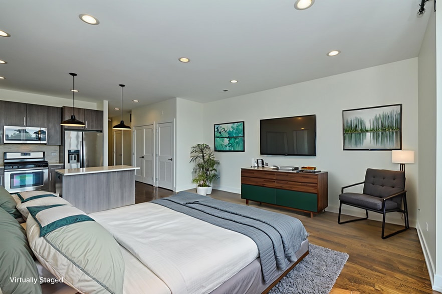 Studio Living - 5139 N Broadway St